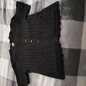 Women's short sleeve ribbed sweater, black.